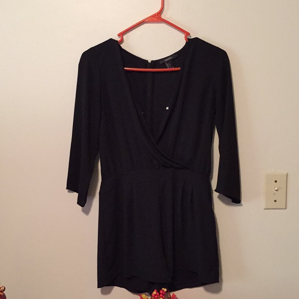 Forever 21 All black short jumpsuit size:Small